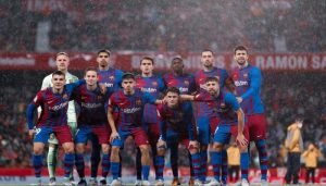 صورة نجم برشلونة يحسم موقفه النهائي من البقاء مع الفريق