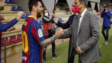 صورة تصرف لابورتا تجاه ميسي أغضب الجمهور 